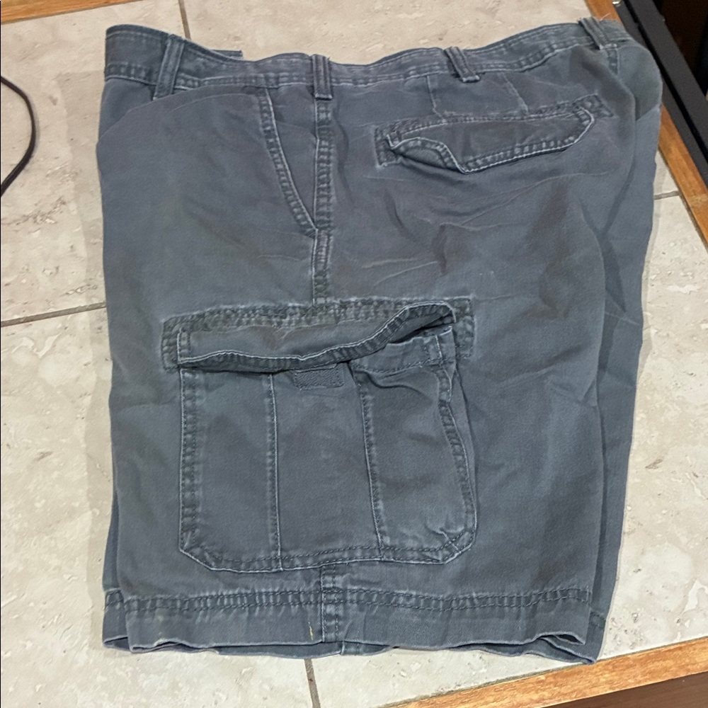 Izod Men's Gray Cargo Shorts
